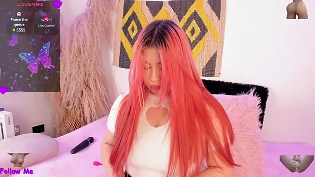 Snapshot of SophieRossi chatting on February 27, 5:34 am SophieRossi online show from February 27, 5:34 am