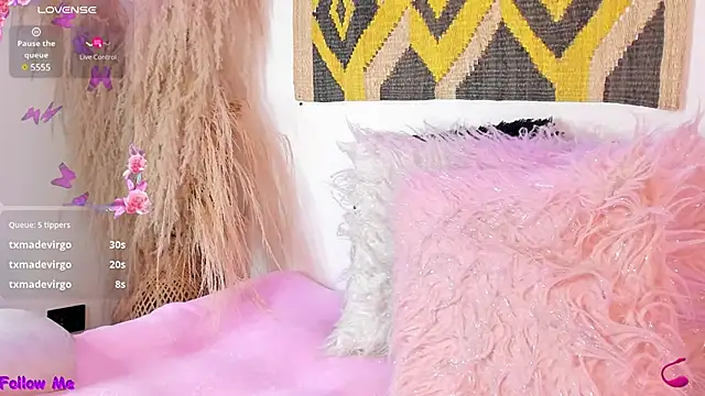 Snapshot of SophieRossi chatting on March 13, 7:20 am SophieRossi online show from March 13, 7:20 am