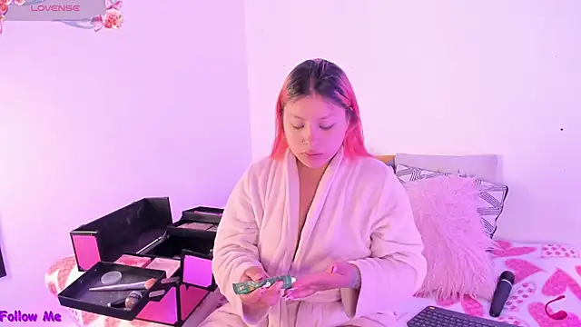 Snapshot of SophieRossi chatting on October 1, 12:44 pm SophieRossi online show from October 1, 12:44 pm