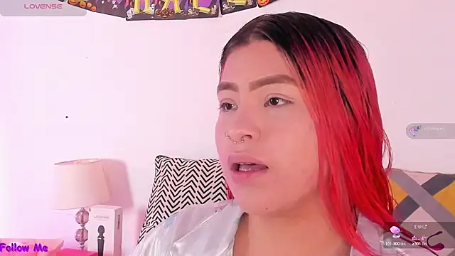 Snapshot of SophieRossi chatting on October 12, 1:43 pm SophieRossi online show from October 12, 1:43 pm