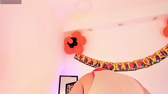 Snapshot of SophieRossi chatting on October 14, 1:23 pm SophieRossi online show from October 14, 1:23 pm