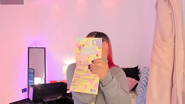 Snapshot of SophieRossi chatting on November 8, 3:39 am SophieRossi online show from November 8, 3:39 am