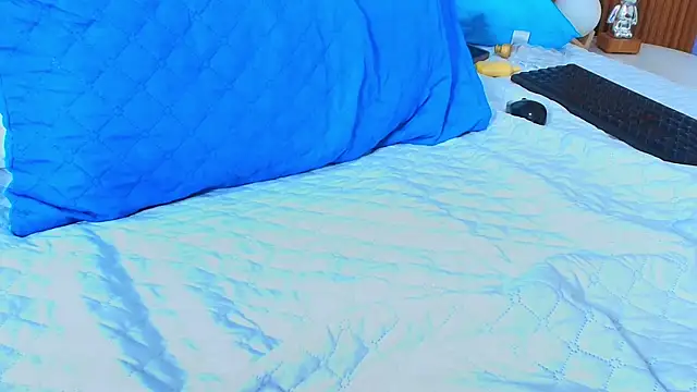 IrresistibleMilf online show from February 28, 1:03 pm