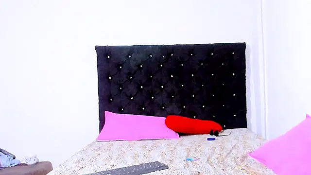 Snapshot of valen_colombian69 chatting on February 17, 6:42 am valen colombian69 online show from February 17, 6:42 am