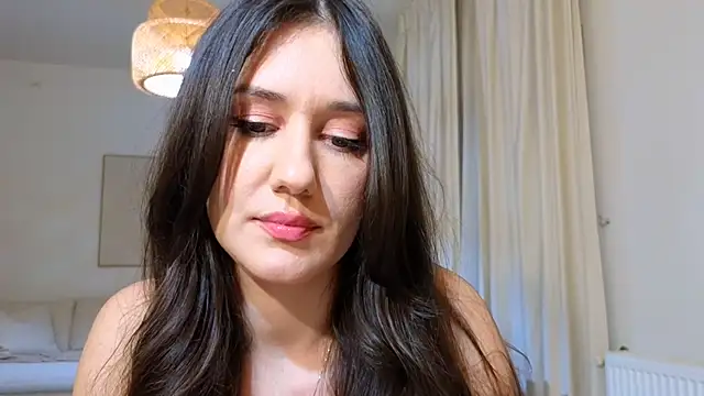 Snapshot of diamond_desiree chatting on February 4, 1:45 am diamond desiree online show from February 4, 1:45 am