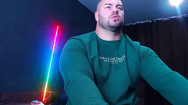 Snapshot of muscularjohnforuX chatting on October 3, 8:55 am muscularjohnforuX online show from October 3, 8:55 am