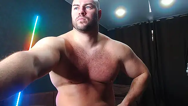 Snapshot of muscularjohnforuX chatting on December 3, 8:12 am muscularjohnforuX online show from December 3, 8:12 am