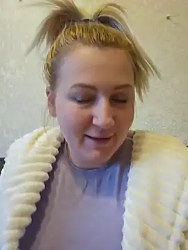 Snapshot of Marushka chatting on December 15, 2:05 pm Marushka online show from December 15, 2:05 pm