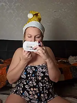 Snapshot of Marushka chatting on December 24, 4:51 pm Marushka online show from December 24, 4:51 pm
