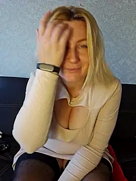 Snapshot of Marushka chatting on October 4, 5:38 am Marushka online show from October 4, 5:38 am