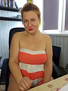 Snapshot of Marushka chatting on October 19, 1:23 pm Marushka online show from October 19, 1:23 pm