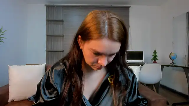 miataylorr1 online show from December 13, 3:11 pm