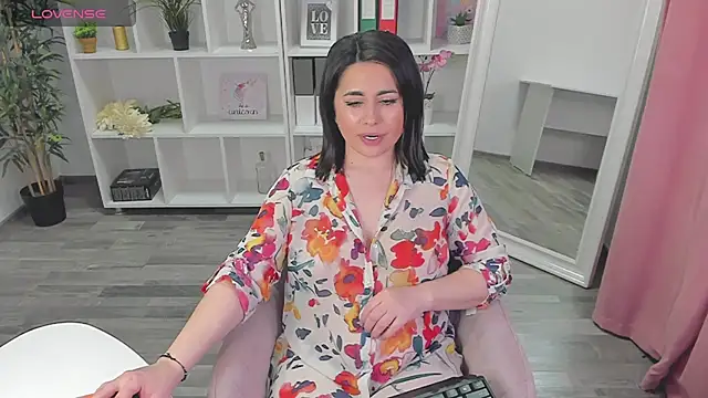 Snapshot of EmaBrownie chatting on February 2, 8:08 pm EmaBrownie online show from February 2, 8:08 pm