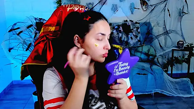 Snapshot of CeceliaJohnson chatting on October 31, 8:04 am CeceliaJohnson online show from October 31, 8:04 am