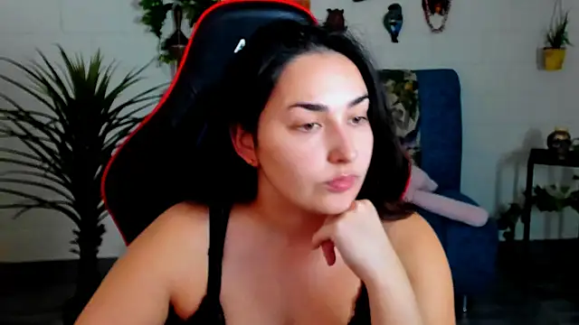 Snapshot of CeceliaJohnson chatting on November 13, 8:02 am CeceliaJohnson online show from November 13, 8:02 am