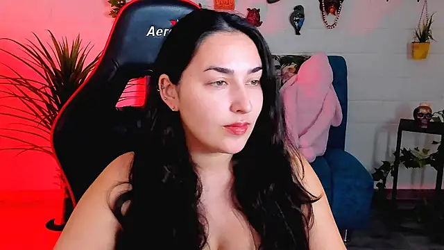 Snapshot of CeceliaJohnson chatting on November 25, 8:14 am CeceliaJohnson online show from November 25, 8:14 am