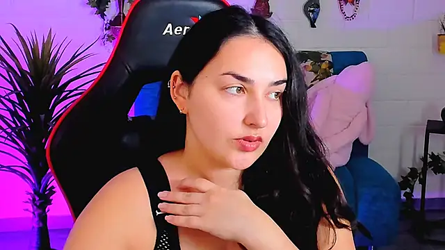 Snapshot of CeceliaJohnson chatting on November 26, 8:04 am CeceliaJohnson online show from November 26, 8:04 am