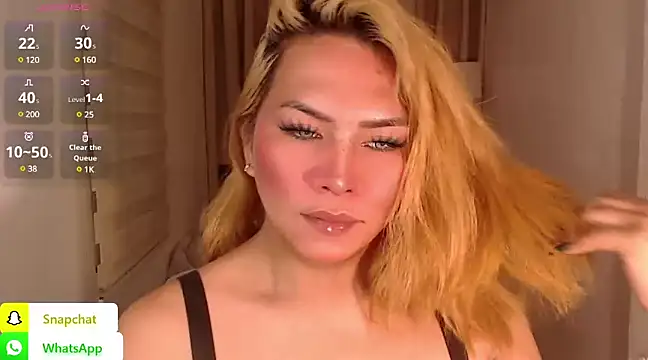 Snapshot of QUEEN_GIAMOORE69 chatting on December 27, 12:39 am QUEEN GIAMOORE69 online show from December 27, 12:39 am