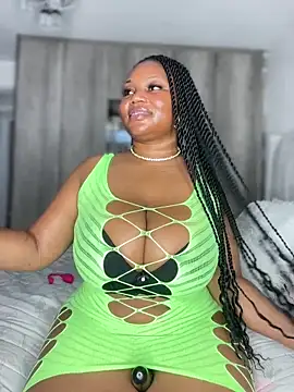 Snapshot of Hyra_Ari chatting on December 16, 2:00 pm Hyra Ari online show from December 16, 2:00 pm