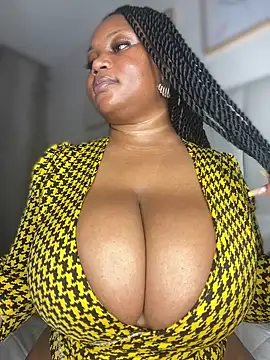 Snapshot of Hyra_Ari chatting on December 20, 7:48 am Hyra Ari online show from December 20, 7:48 am