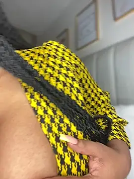 Snapshot of Hyra_Ari chatting on December 21, 2:02 pm Hyra Ari online show from December 21, 2:02 pm