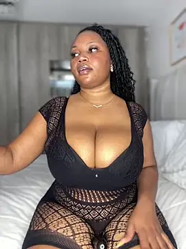 Snapshot of Hyra_Ari chatting on January 6, 1:15 pm Hyra Ari online show from January 6, 1:15 pm