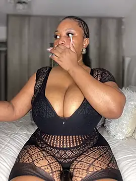 Snapshot of Hyra_Ari chatting on February 7, 12:36 am Hyra Ari online show from February 7, 12:36 am