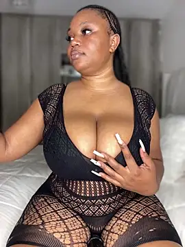 Snapshot of Hyra_Ari chatting on February 8, 6:22 pm Hyra Ari online show from February 8, 6:22 pm