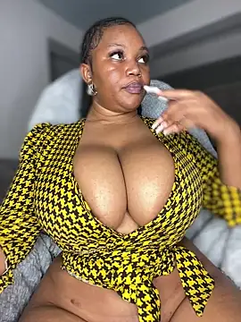 Snapshot of Hyra_Ari chatting on February 13, 6:26 pm Hyra Ari online show from February 13, 6:26 pm