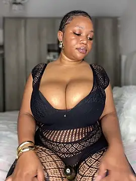 Snapshot of Hyra_Ari chatting on February 14, 8:16 pm Hyra Ari online show from February 14, 8:16 pm