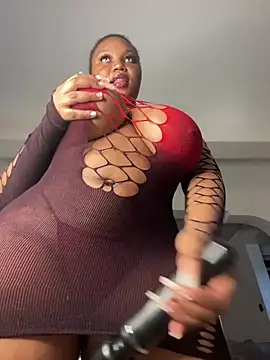 Snapshot of Hyra_Ari chatting on February 22, 2:15 pm Hyra Ari online show from February 22, 2:15 pm