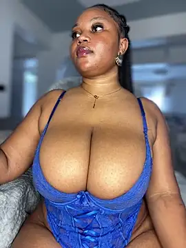 Snapshot of Hyra_Ari chatting on March 4, 10:32 am Hyra Ari online show from March 4, 10:32 am