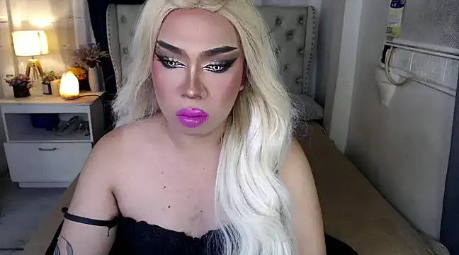 RebecaNextToYou online show from January 14, 4:50 pm