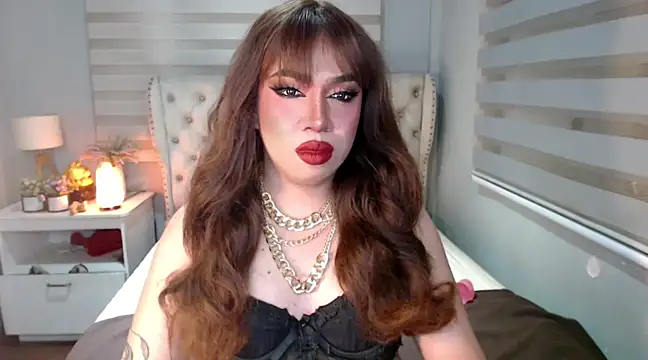 RebecaNextToYou online show from February 5, 5:20 pm