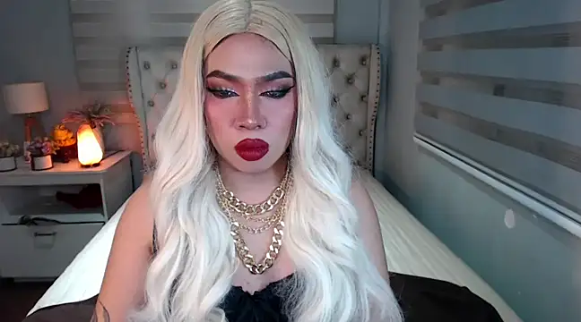 RebecaNextToYou online show from February 5, 8:25 pm