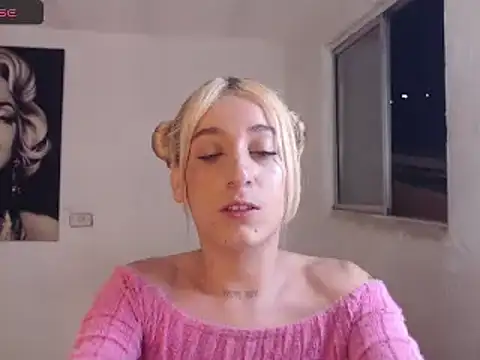 Snapshot of andreahhill chatting on February 20, 4:39 am andreahhill online show from February 20, 4:39 am