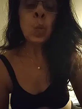 Snapshot of Susannemilf chatting on December 3, 2:41 am Susannemilf online show from December 3, 2:41 am