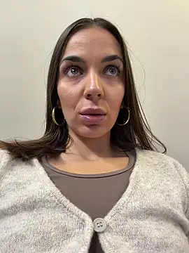 Snapshot of Bad_Giorgia chatting on November 3, 9:21 am Bad Giorgia online show from November 3, 9:21 am