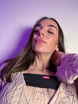 Snapshot of Bad_Giorgia chatting on December 14, 9:14 am Bad Giorgia online show from December 14, 9:14 am