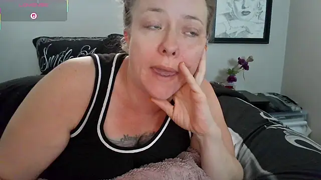 julimonroe online show from October 26, 10:15 pm