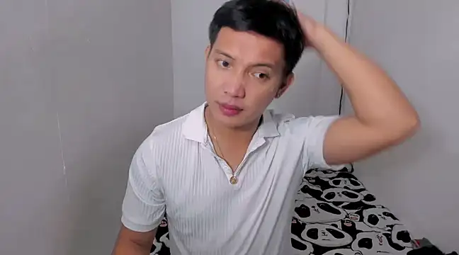 Snapshot of xSebastian19 chatting on December 16, 4:27 pm xSebastian19 online show from December 16, 4:27 pm