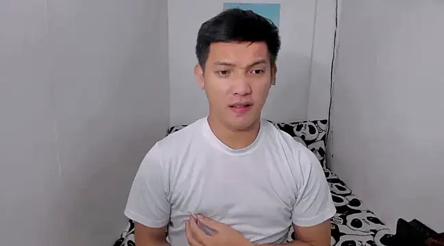 Snapshot of xSebastian19 chatting on December 18, 3:22 pm xSebastian19 online show from December 18, 3:22 pm