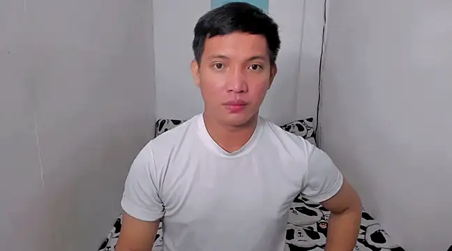 Snapshot of xSebastian19 chatting on December 19, 11:25 pm xSebastian19 online show from December 19, 11:25 pm