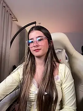 Snapshot of Stormiie777 chatting on March 4, 2:06 am Stormiie777 online show from March 4, 2:06 am