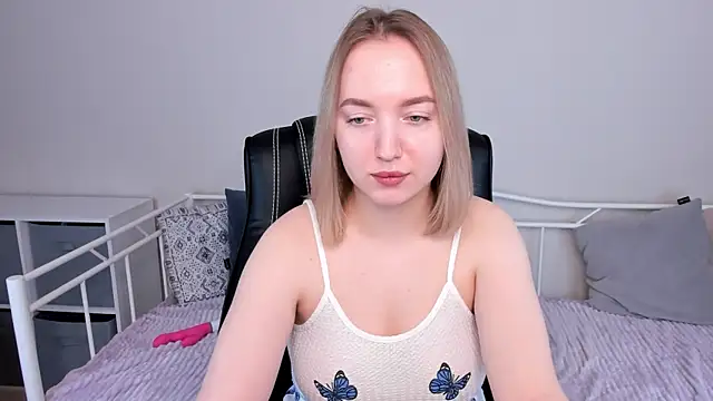 Snapshot of Shy_AnnaCutie chatting on February 17, 5:36 am Shy AnnaCutie online show from February 17, 5:36 am