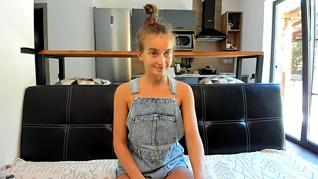 Snapshot of ElizSweet chatting on October 1, 9:59 am ElizSweet online show from October 1, 9:59 am