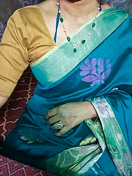 Snapshot of XBHUUME chatting on January 29, 5:24 pm XBHUUME online show from January 29, 5:24 pm