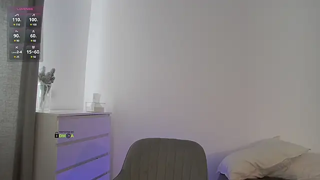 Snapshot of Fallinlove1 chatting on February 22, 9:01 am Fallinlove1 online show from February 22, 9:01 am