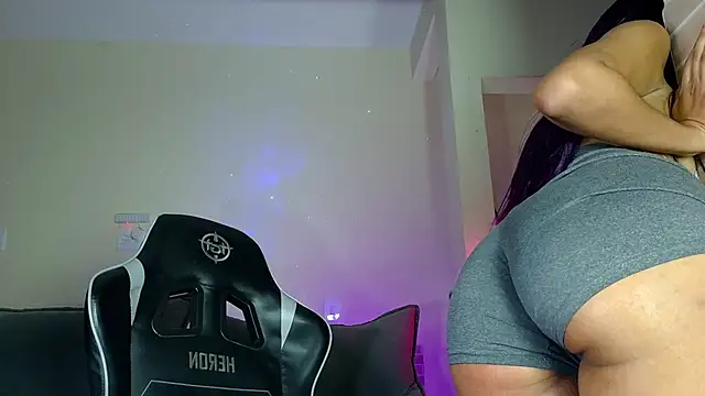 Snapshot of isa_hotwifee chatting on March 1, 2:30 pm isa hotwifee online show from March 1, 2:30 pm