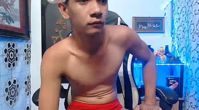 Snapshot of asianmaster27 chatting on December 16, 5:27 am asianmaster27 online show from December 16, 5:27 am